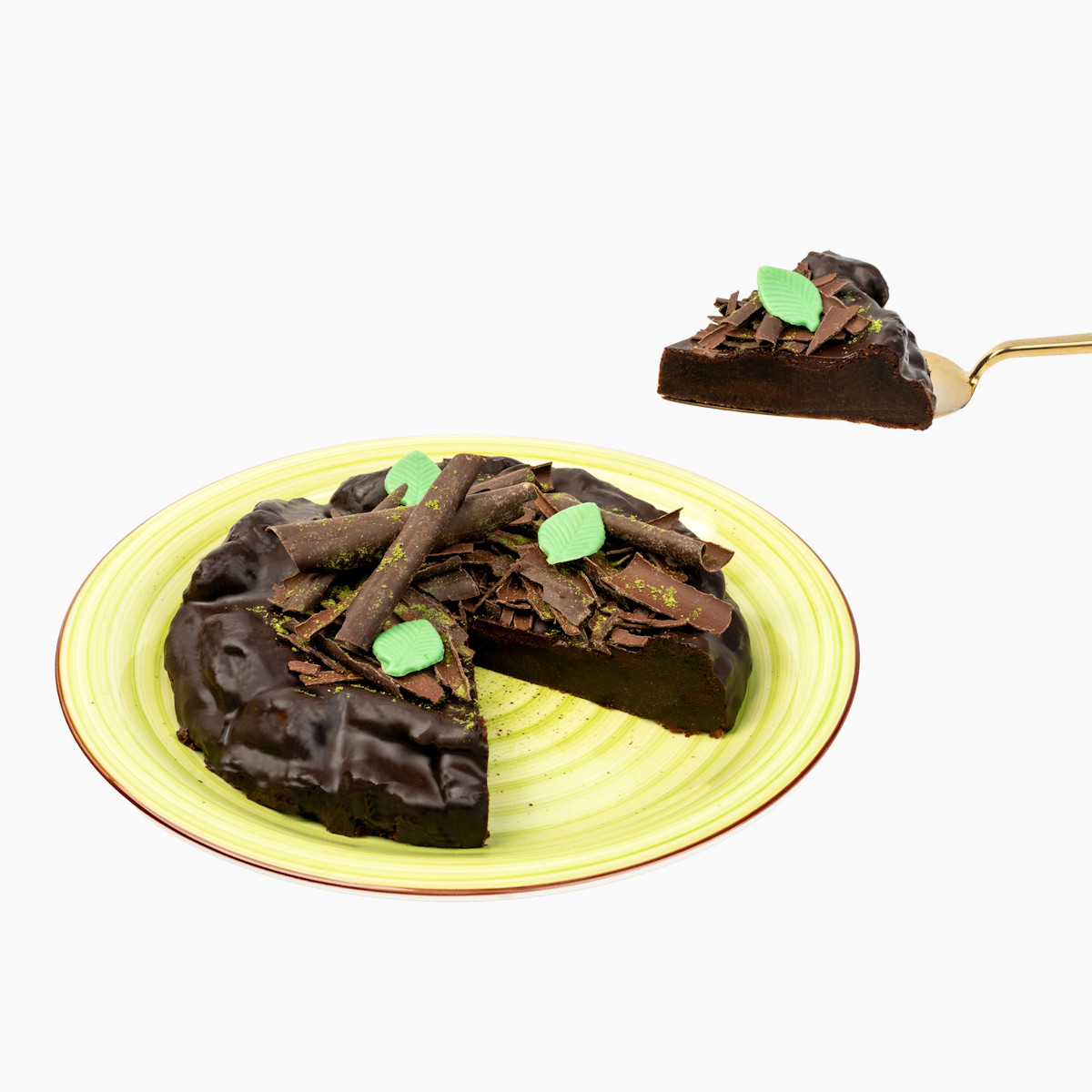 Čokodort Máta na talíři s hoblinami a lyofilizovaným mátovým prachem, boční pohled